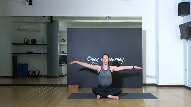 Morning Yoga με την Δήμητρα Σκούρα
