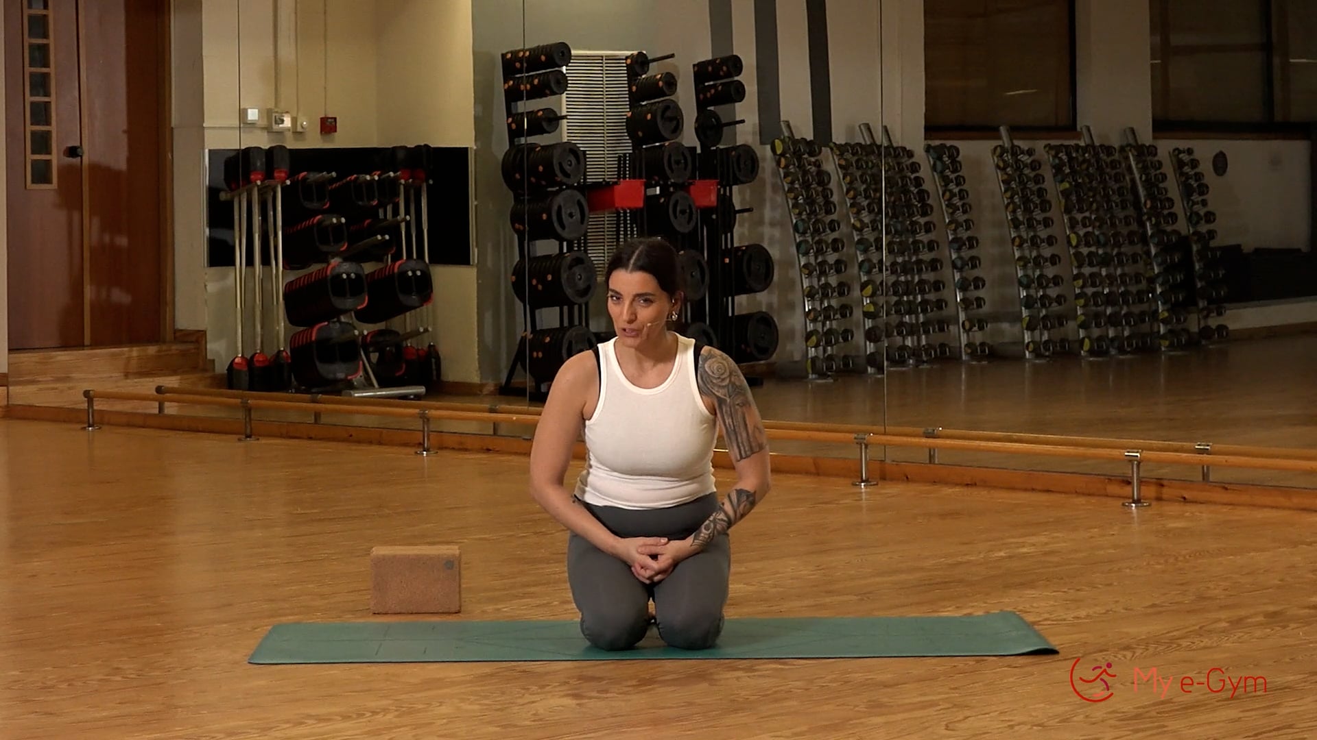 Morning yoga με την Πηνελόπη Ζηρινόγλου