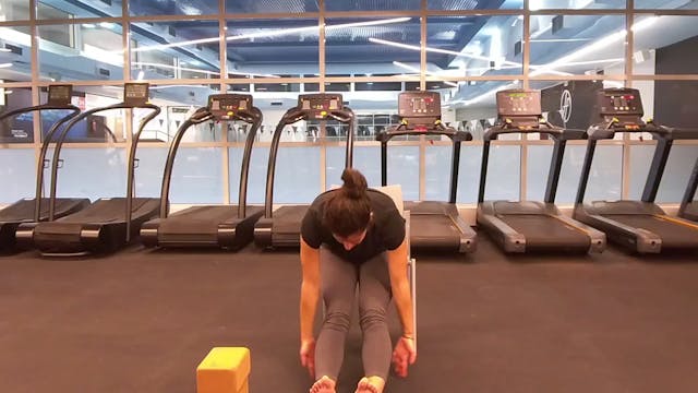 New to Yoga με την Βάλια Γιατζάκη