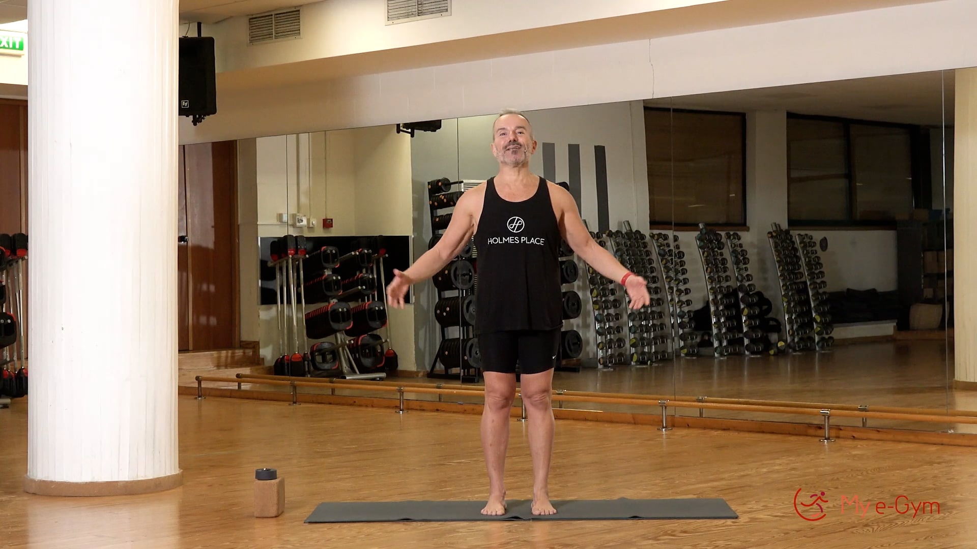 Morning yoga με τον Δημήτρη Κανδρή