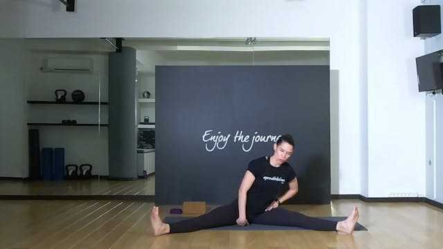 Morning Yoga με την Δήμητρα Σκούρα 