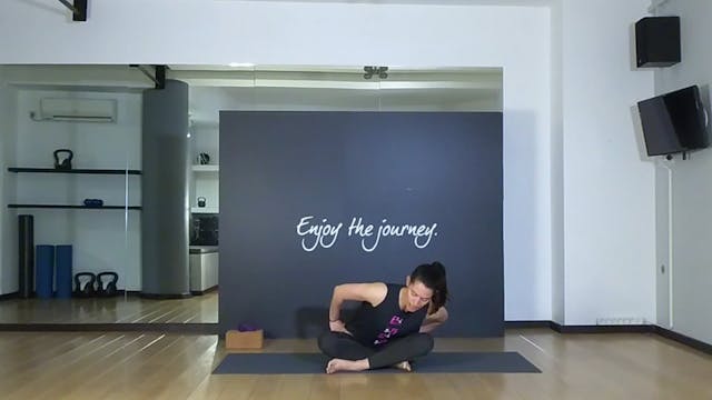 Morning Yoga με την Δήμητρα Σκούρα