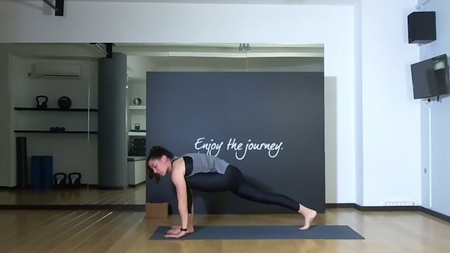 Yoga for Strength and Flexibility με την Δήμητρα Σκούρα