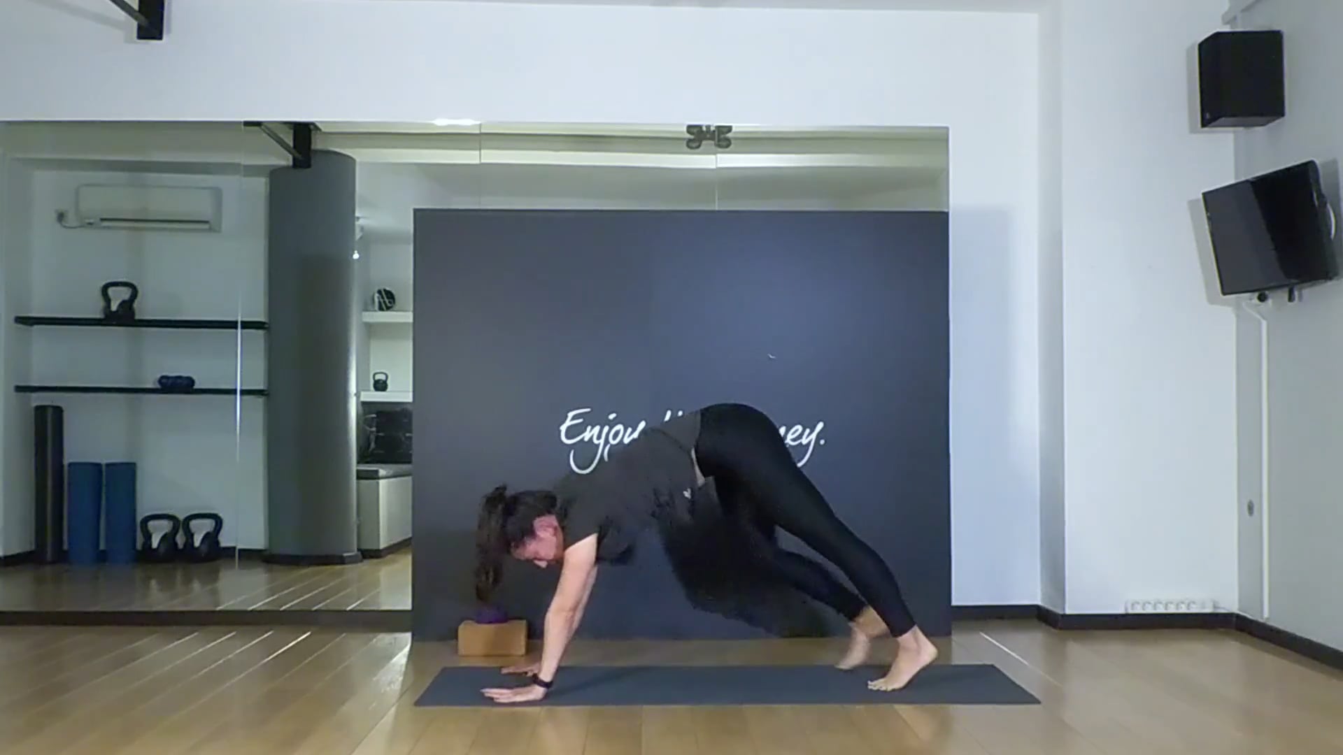 Yoga for Strength and Flexibility με την Δήμητρα Σκούρα