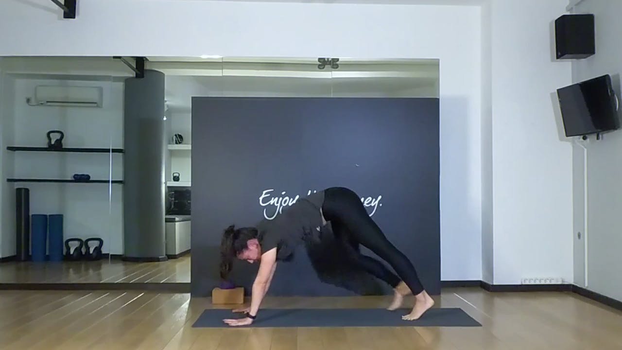 Yoga for Strength and Flexibility με την Δήμητρα Σκούρα - Yoga for