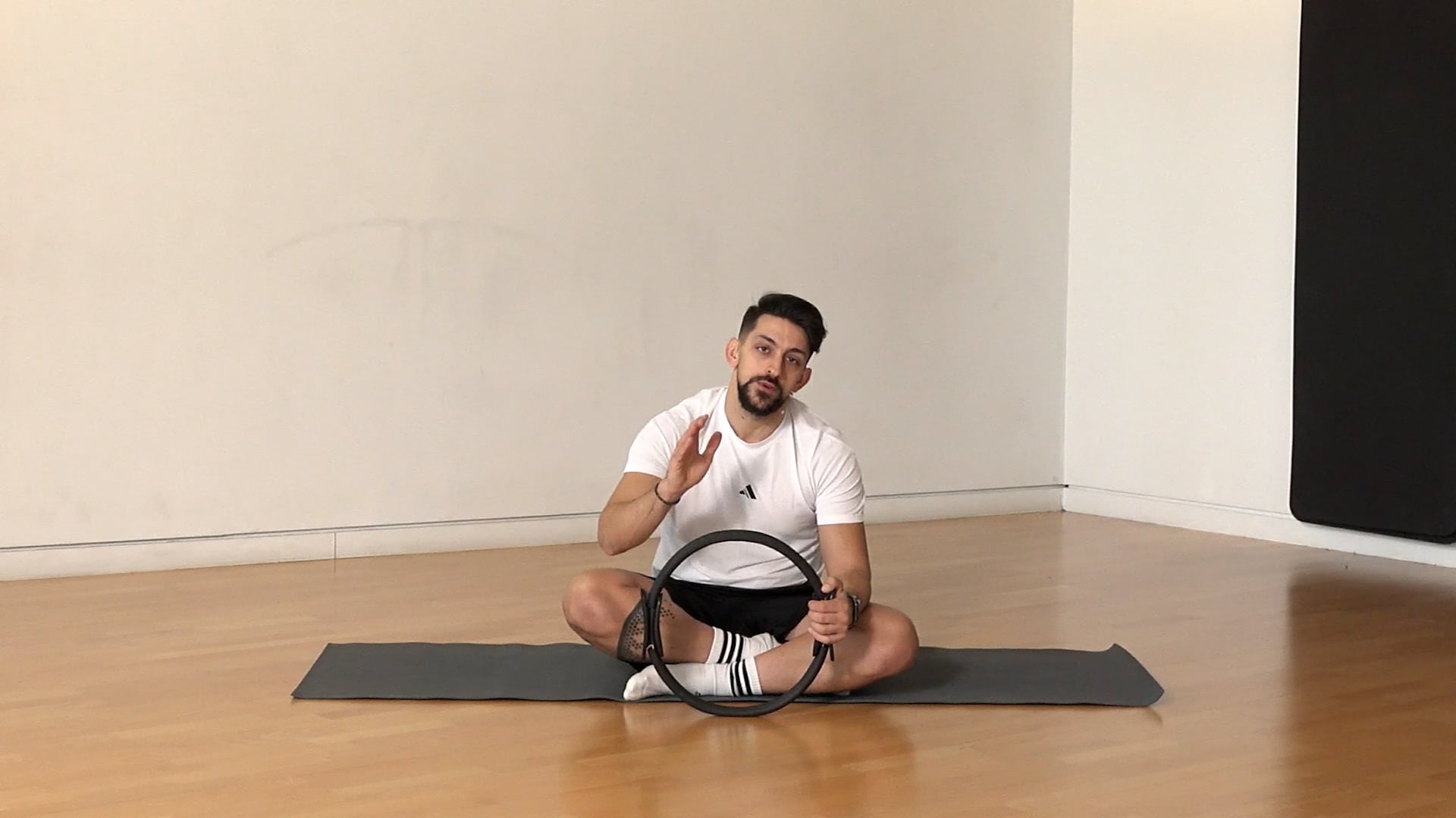 Pilates με τον Γιάννη Κουντούρη