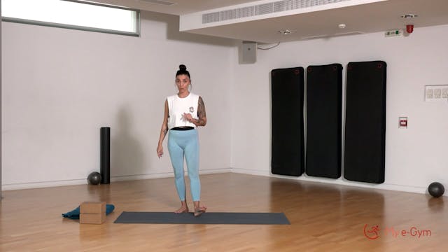 Morning yoga με την Πηνελόπη Ζηρινόγλου