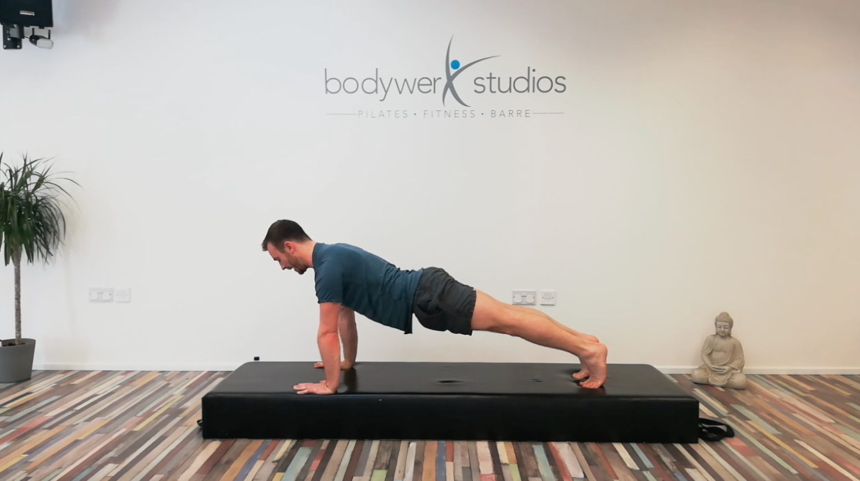 #02 Pilates - The Plank