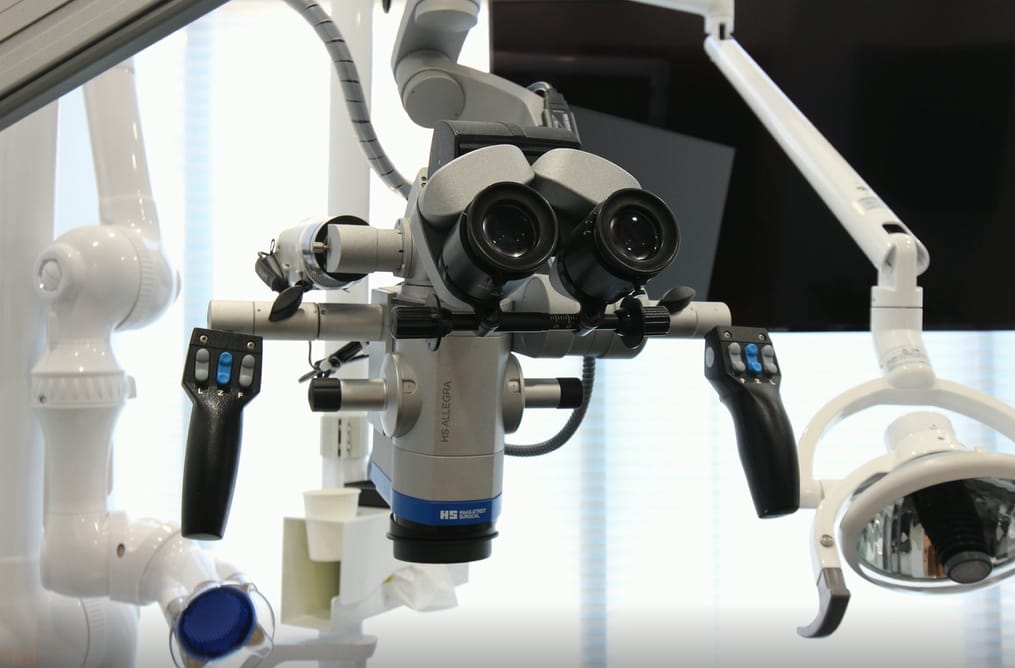 Microscope Magnification: Benefits for Hard and Soft Tissue Implant Procedures