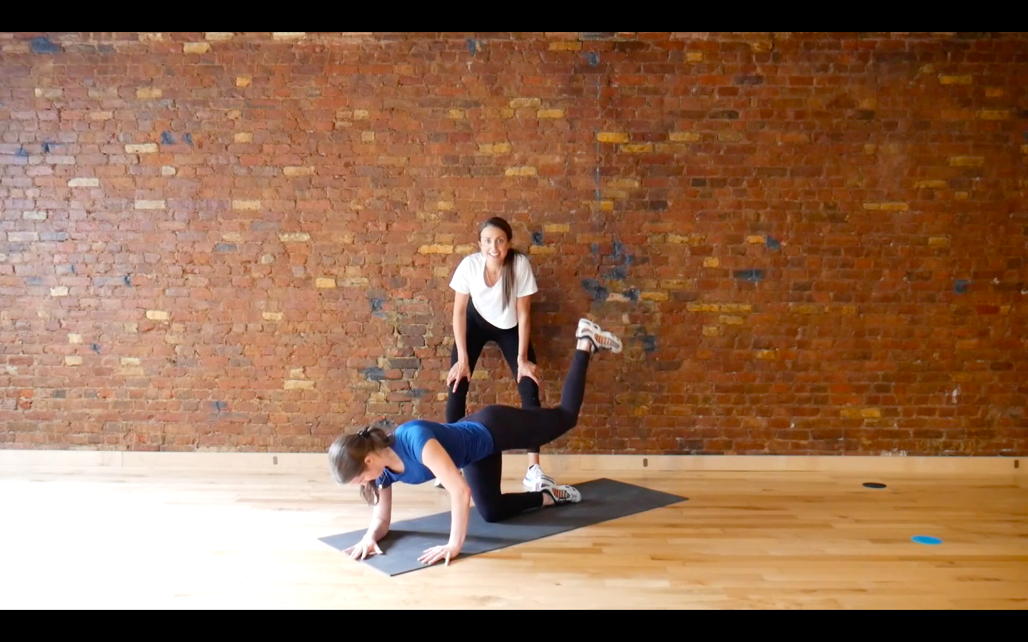 11 Min Glutes - No Equipment