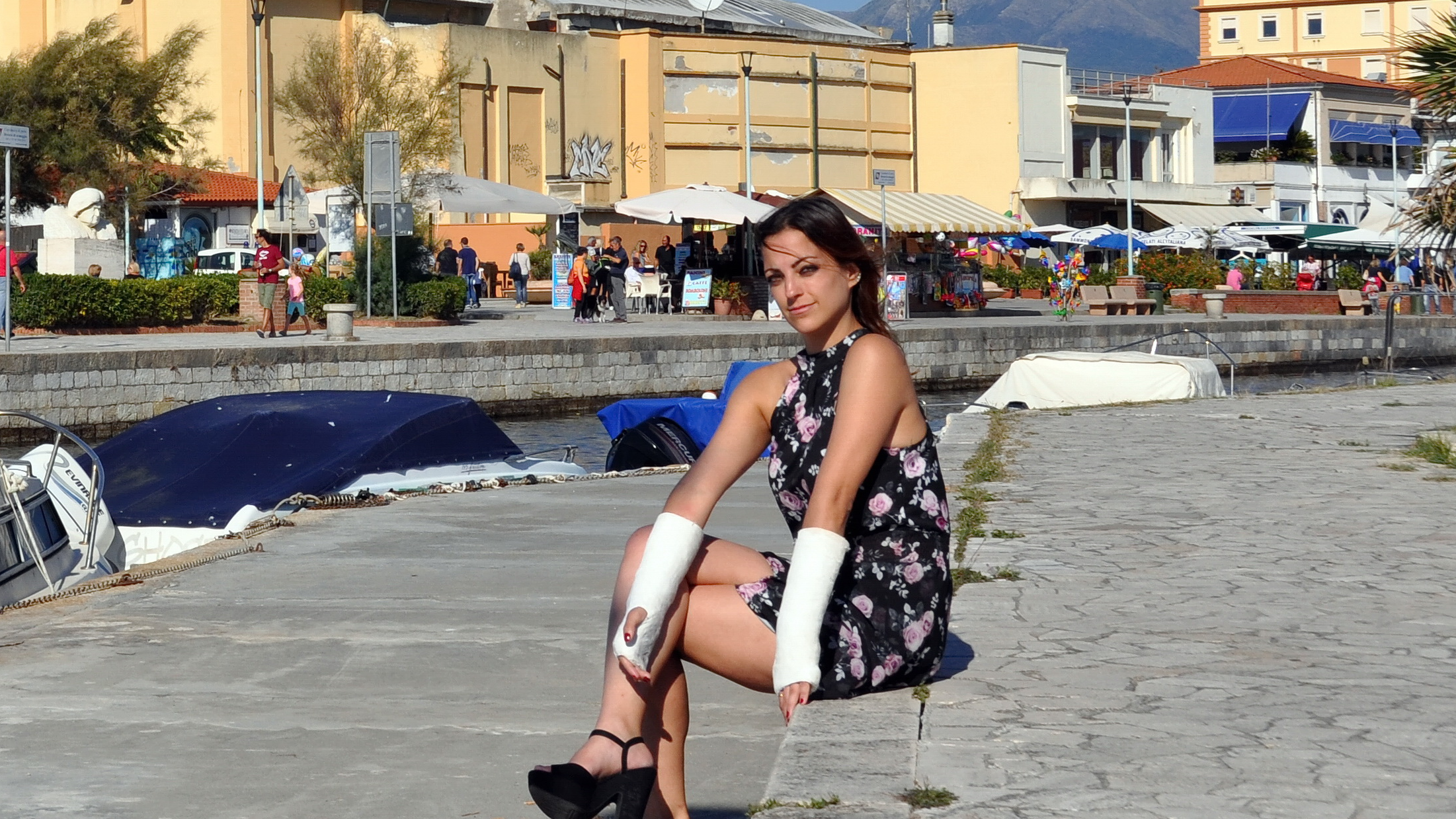 VIDEOCLIP 04 - Elegant at the port 