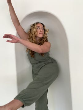 Delicious Slow Yoga Flow with Shoshi ...