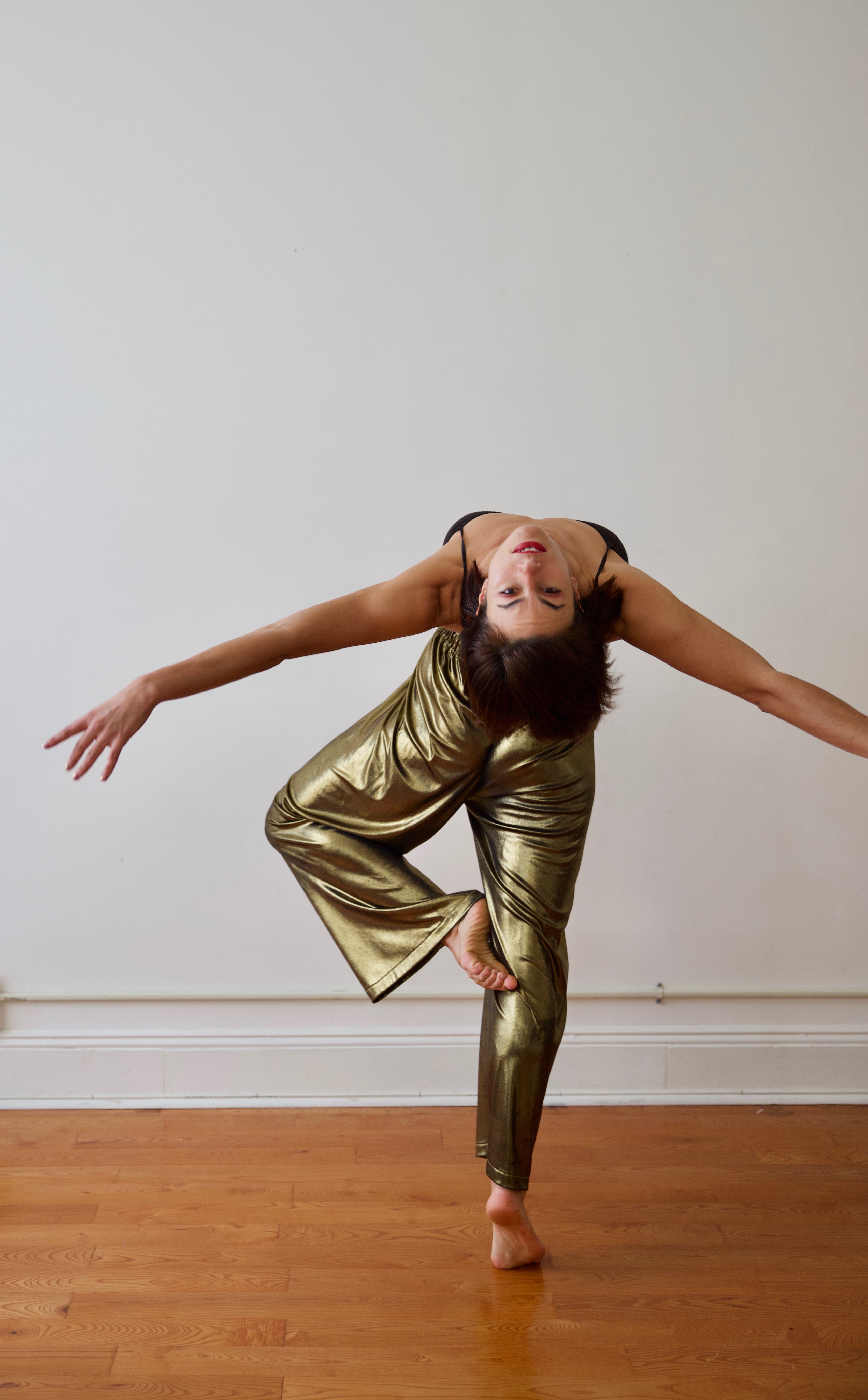 Advanced Pilates with Jules (Sliders + Stretchy Band) 