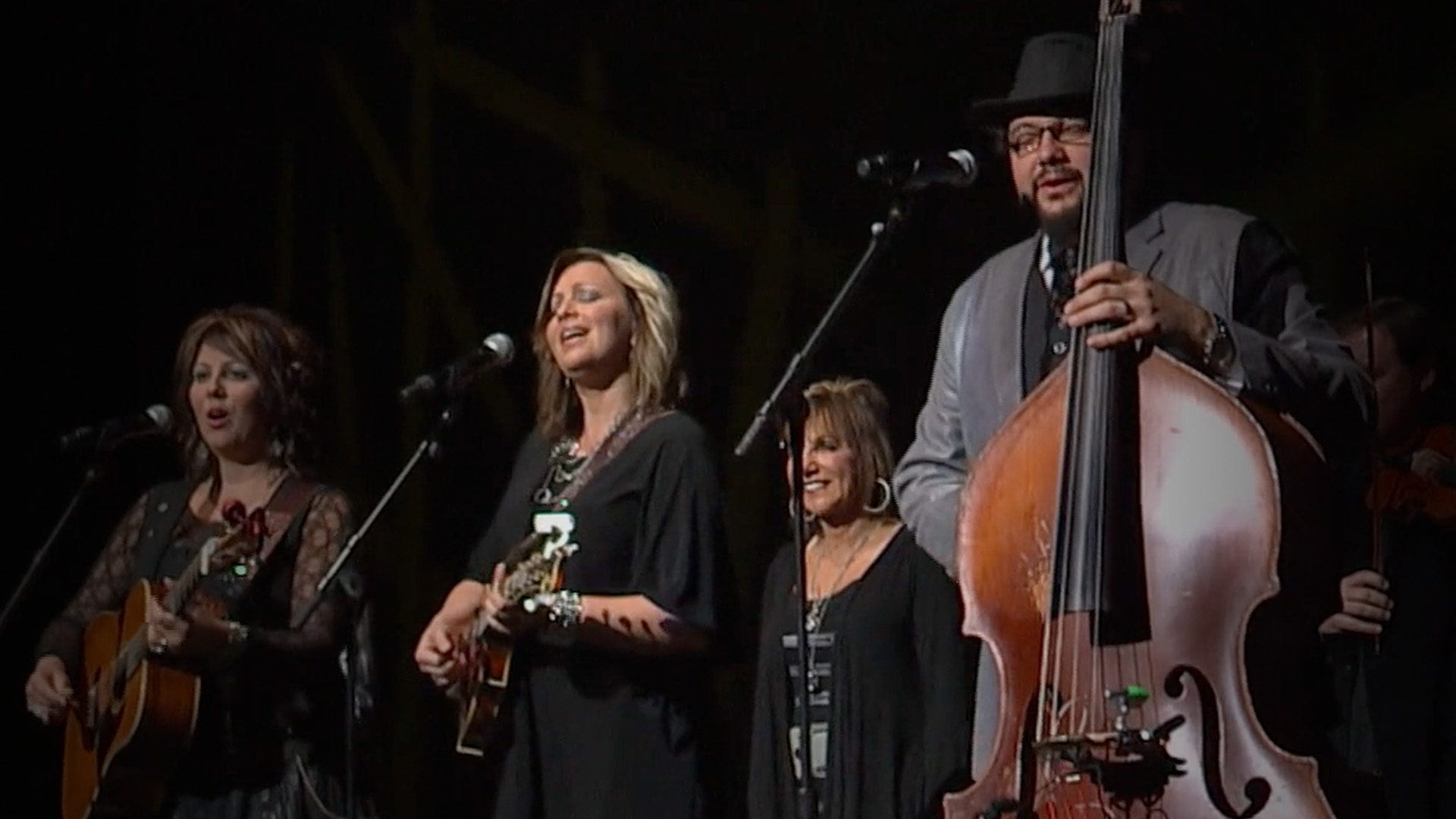 The Isaacs Performing on the 43rd Annual GMA Dove Awards