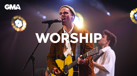 Powerful Worship Moments Live from the GMA Dove Awards
