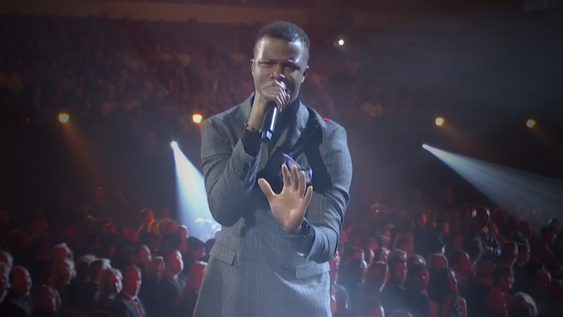 Kelontae Gavin Performing on the 50th Annual GMA Dove Awards