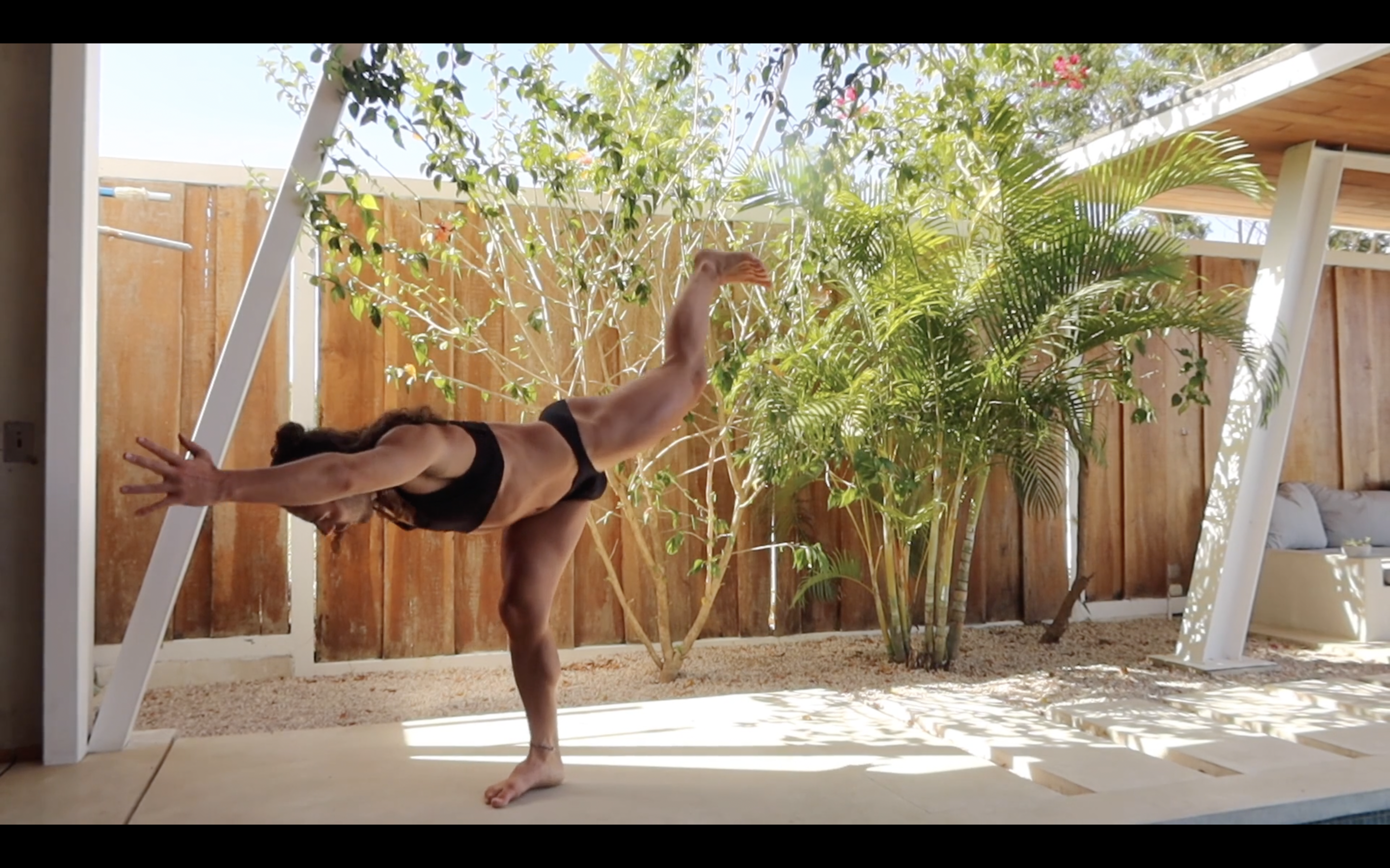 FULL BODY WERK (03) - Buns in the Sun