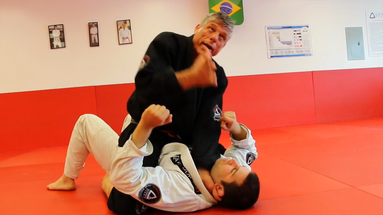 Cross Choke Variation From Mount