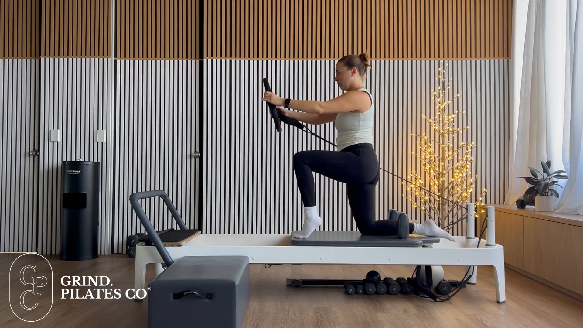 40 minute full body flow with the Pilates ring with Ellie F