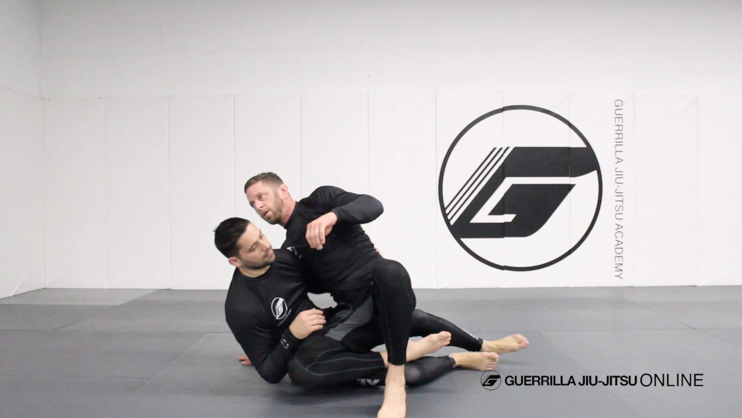 Creating Predictable Scrambles Part 1 - Knee Cut Blast to Guillotine Choke