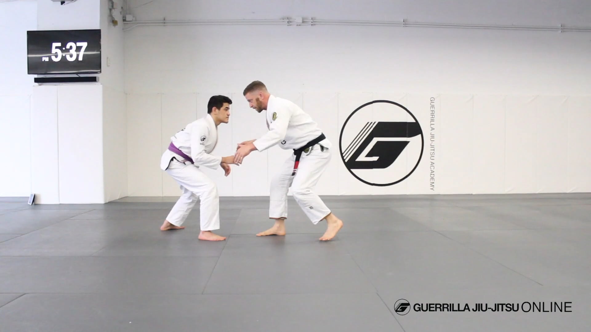 The Basics of Pulling De la Riva Guard.