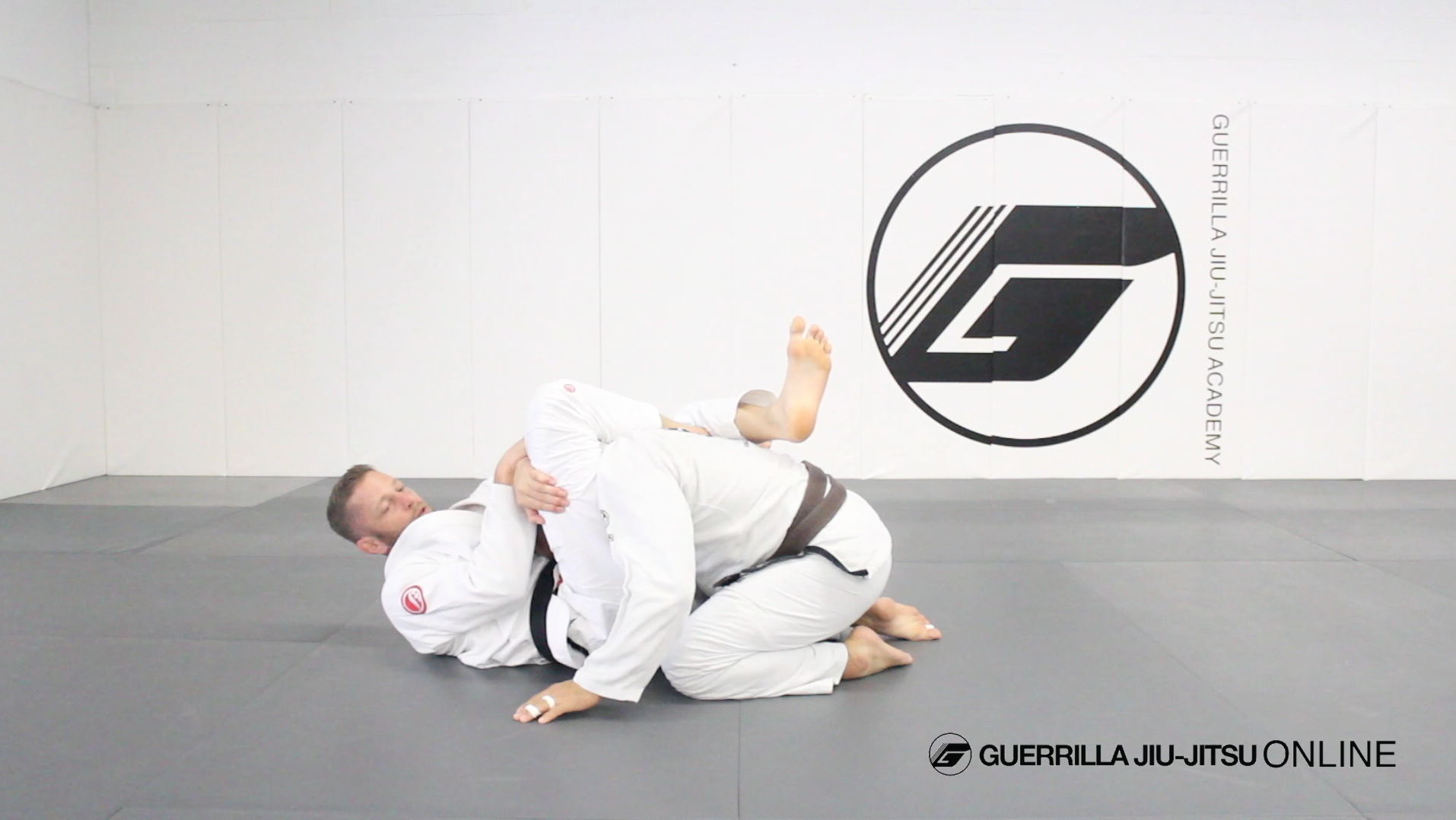 Triangle Choke Giants -  Hip Assist