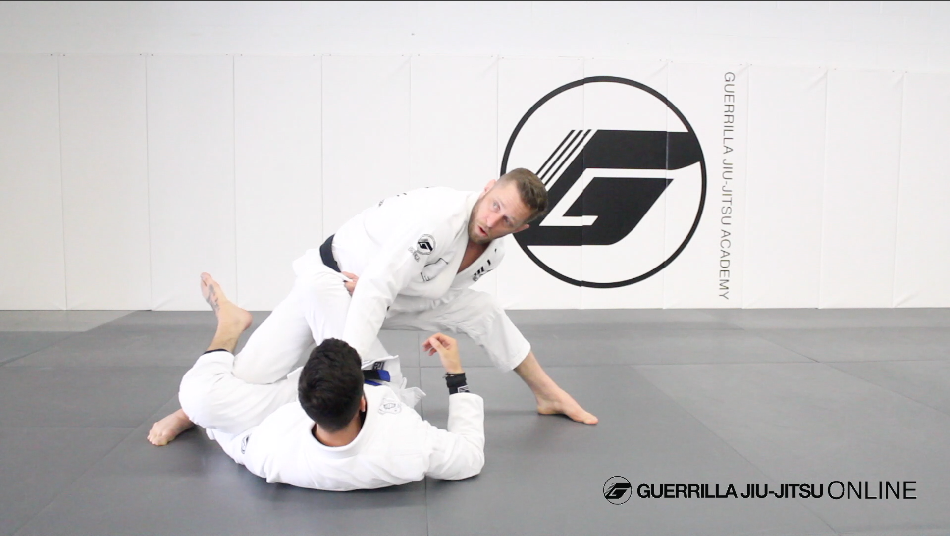 Pass De la Riva Guard to Knee Split Magic Mount
