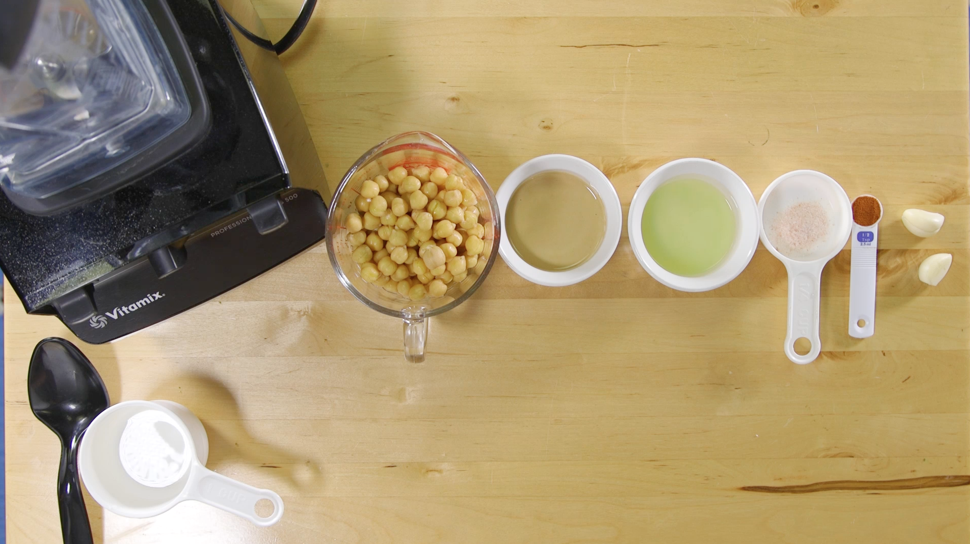 Healthy, Easy Homemade Hummus