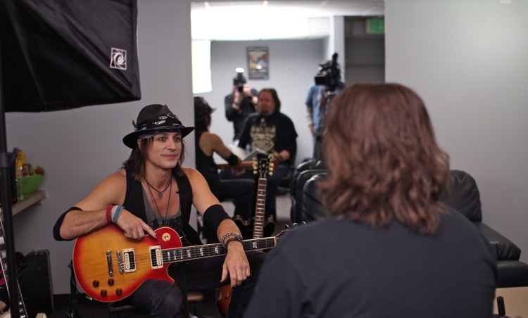 Behind the Screen | The Making of Hair I Go Again: Documentary Featurette