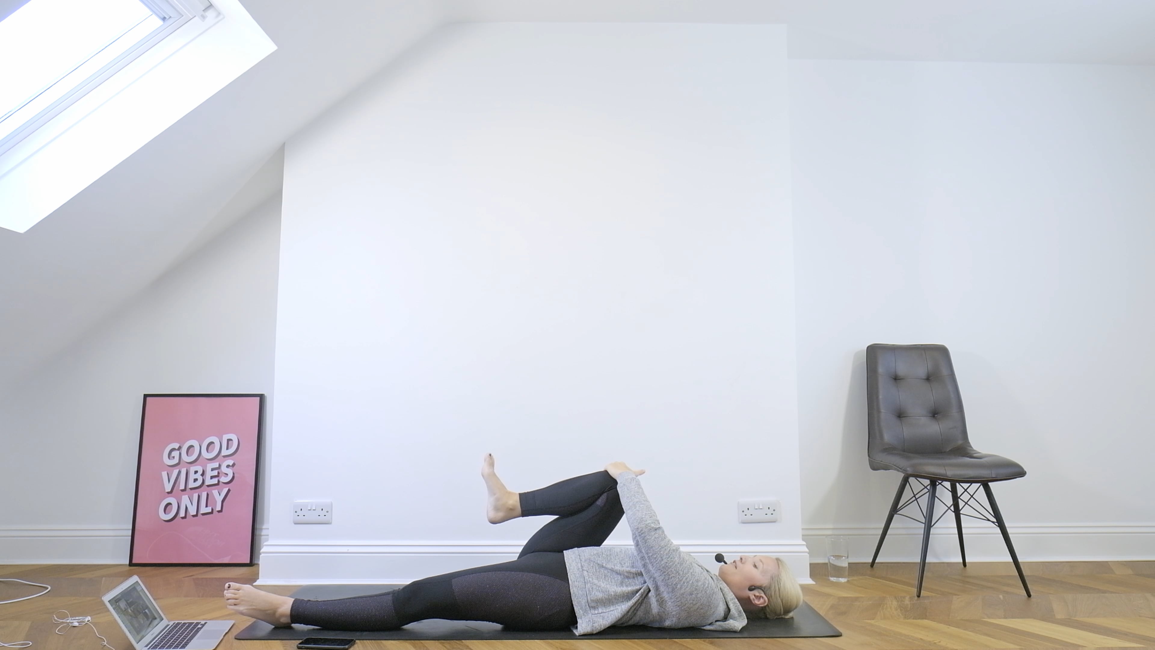 LIVE -Friday morning stretch out 27.11.20