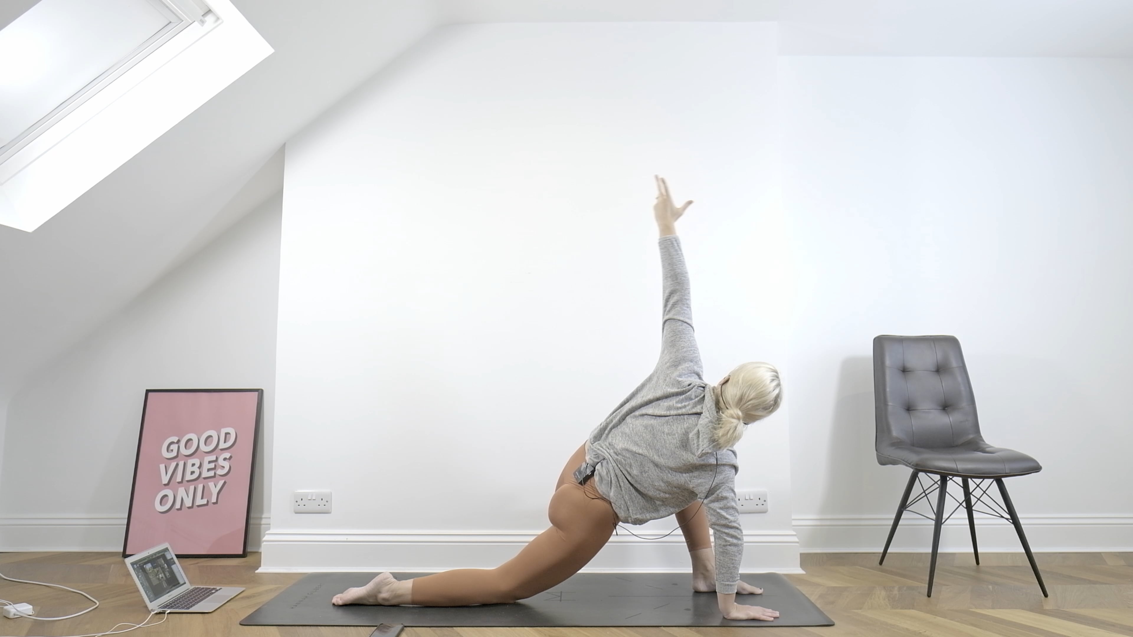 LIVE - Friday stretch class 20.11.20