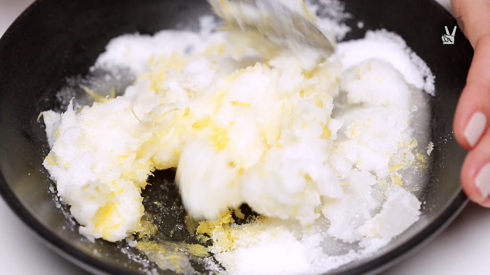 Woche 2 Tag 5 - Bonusvideo: Zitrone-Kokos Bodypeeling