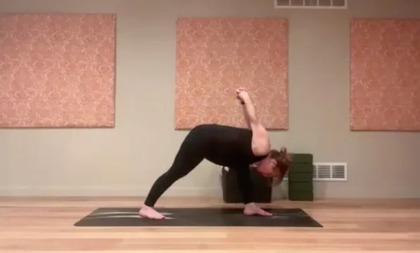 45 min Vinyasa Flow w/Sarah (Warriors!) 5/27/25