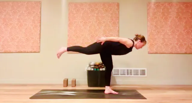 45 min Vinyasa Flow w/Sarah (Calves!) 3/18/25