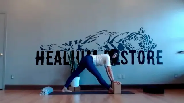 40 min Gentle Vinyasa Flow w/Heather: Moon Salutations 8/2/24