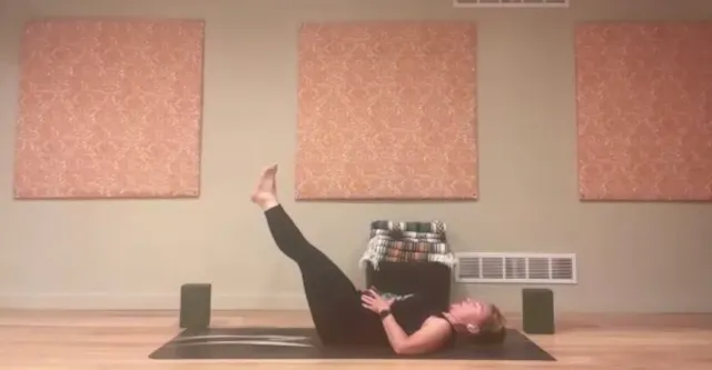 45 min Vinyasa Flow w/Sarah (Solar Plexus!) 8/5/25