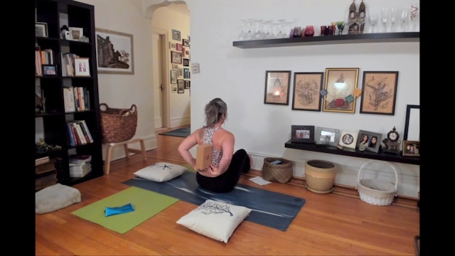 Yoga for Menopause: Mood Swings - 45 min - Sigrid P.
