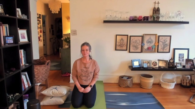 Yoga For Menopause: Introduction & Hot Flashes - 45 min - Sigrid P.