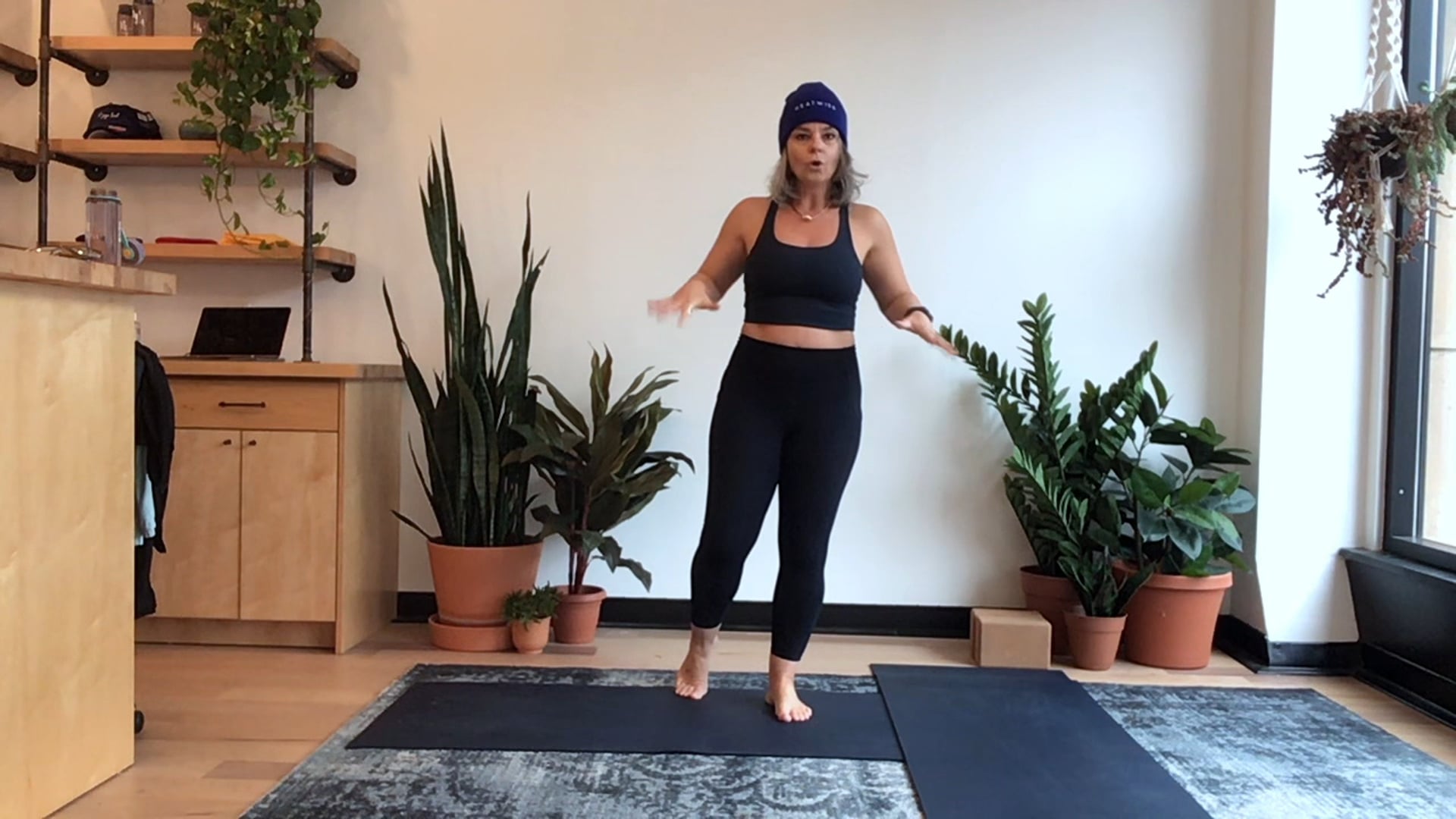 Warrior 2 & Triangle - 15 min - Sigrid P.