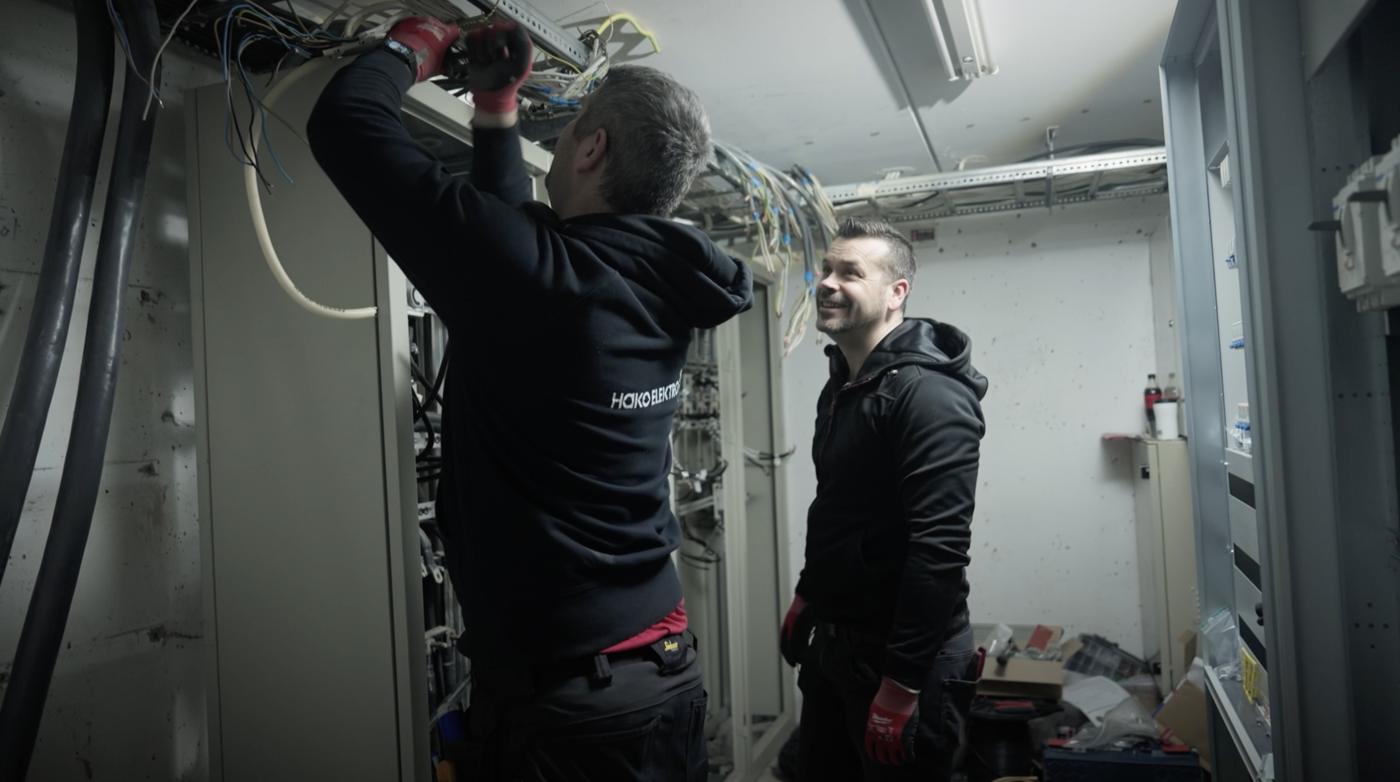 Elektrikerne Sesong 1 Episode 7