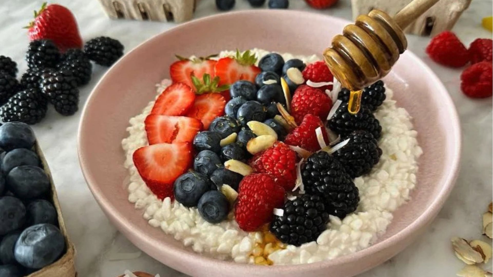 COTTAGE CHEESE GYÜMÖLCSÖKKEL ÉS MÉZZEL
