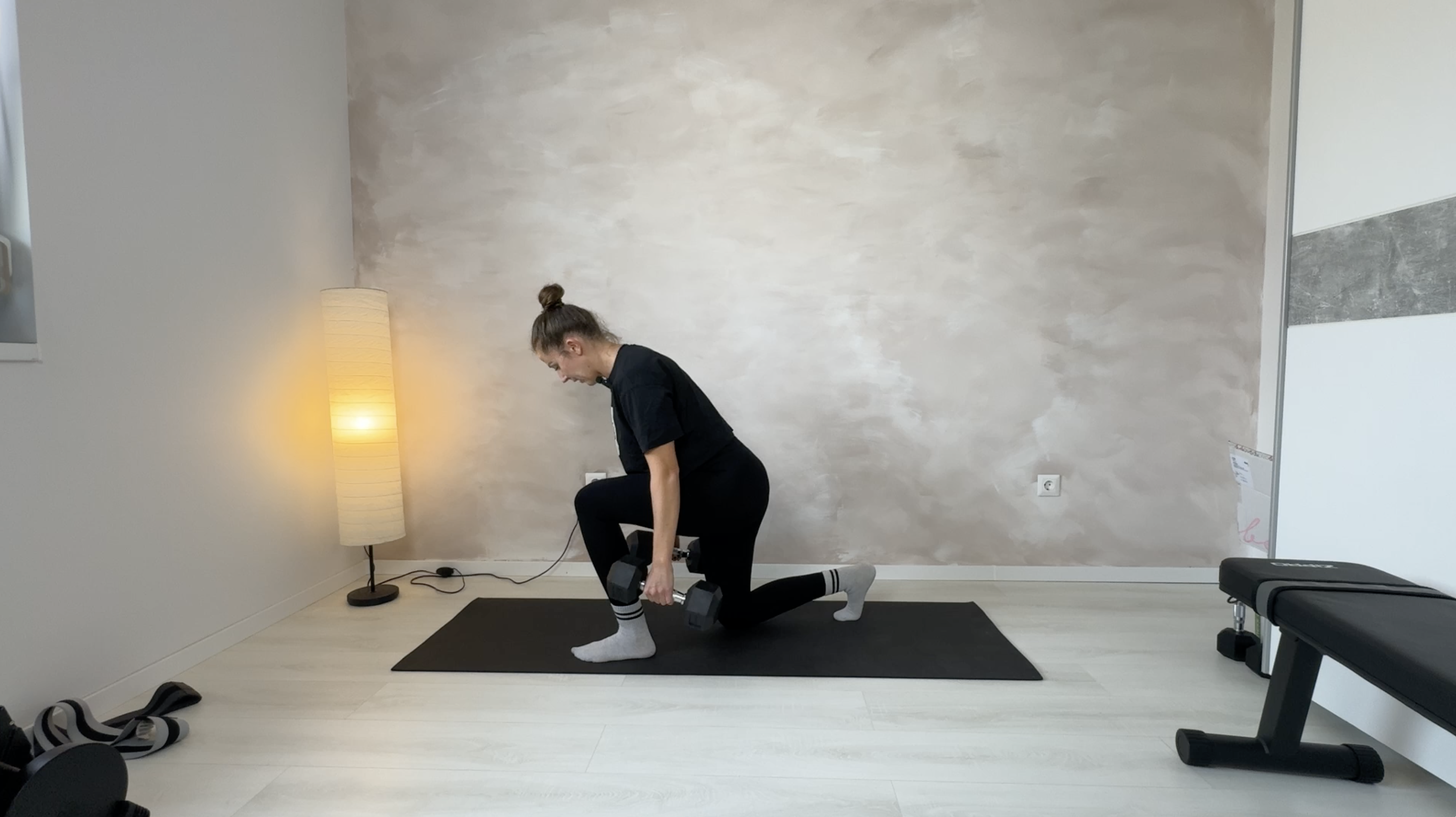 60 MIN - STRENGTH - ALSÓ TEST  I  KÉZI SÚLYZÓK + GUMIKÖTÉL + PAD