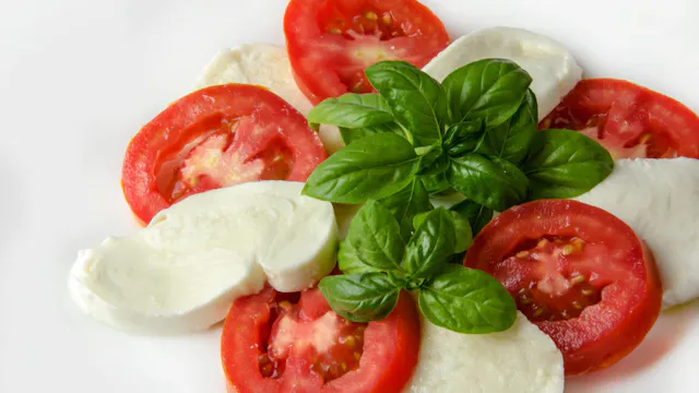 CAPRESE SALÁTA