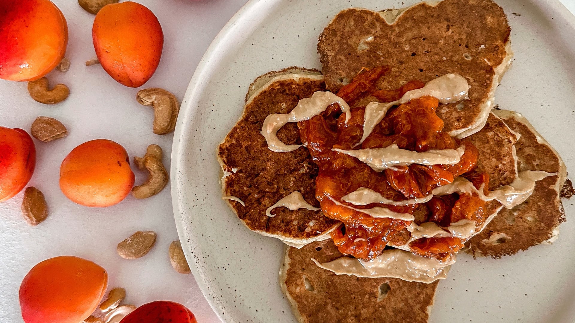 PROTEIN PALACSINTA MOGYORÓVAJJAL ÉS GYÜMÖLCSÖKKEL