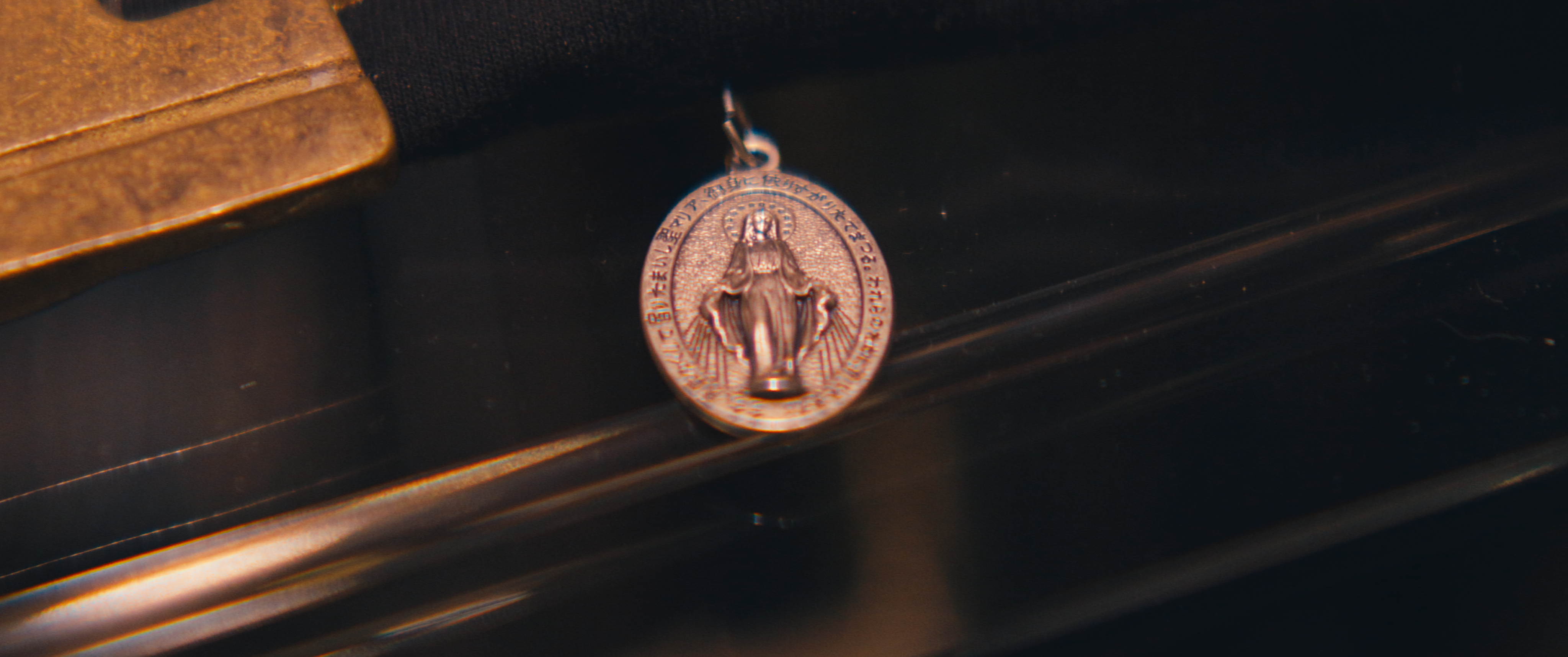 Japanese Miraculous Medal.png