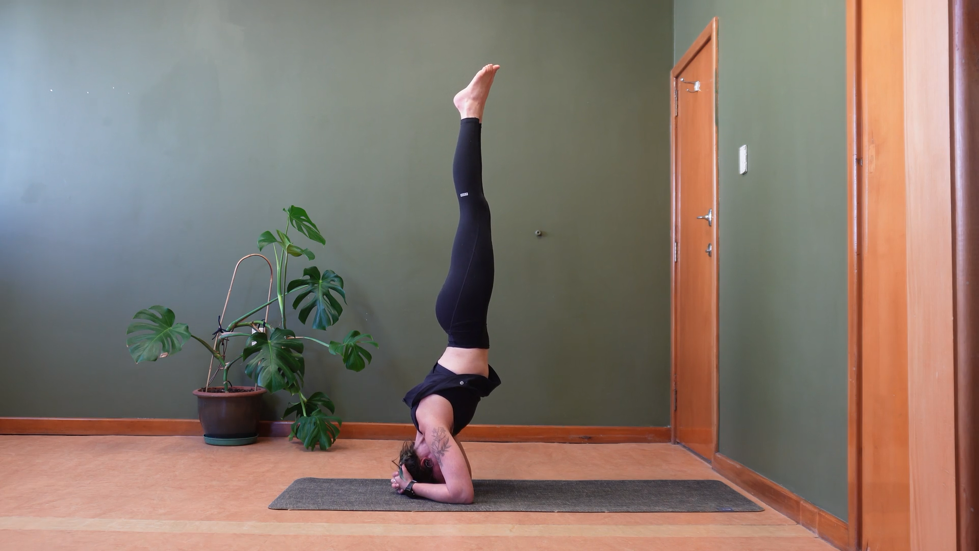 Flow to Sirsasana (Headstand)