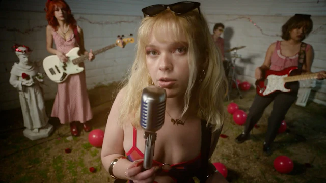 LavaLove - Sniffin' Around