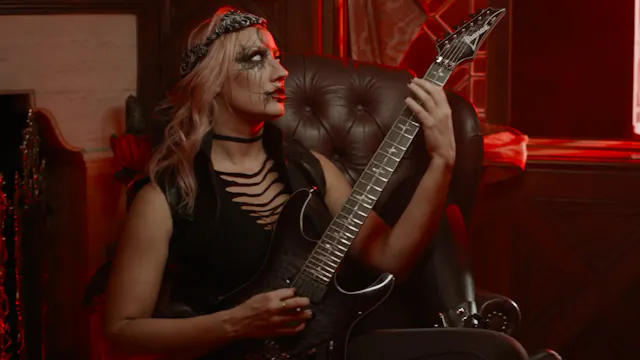 Nita Strauss - The Wolf You Feed Feat...