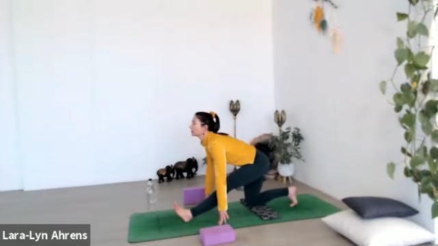 Fluid Flow -- Slow Stretchy Hips & Sp...