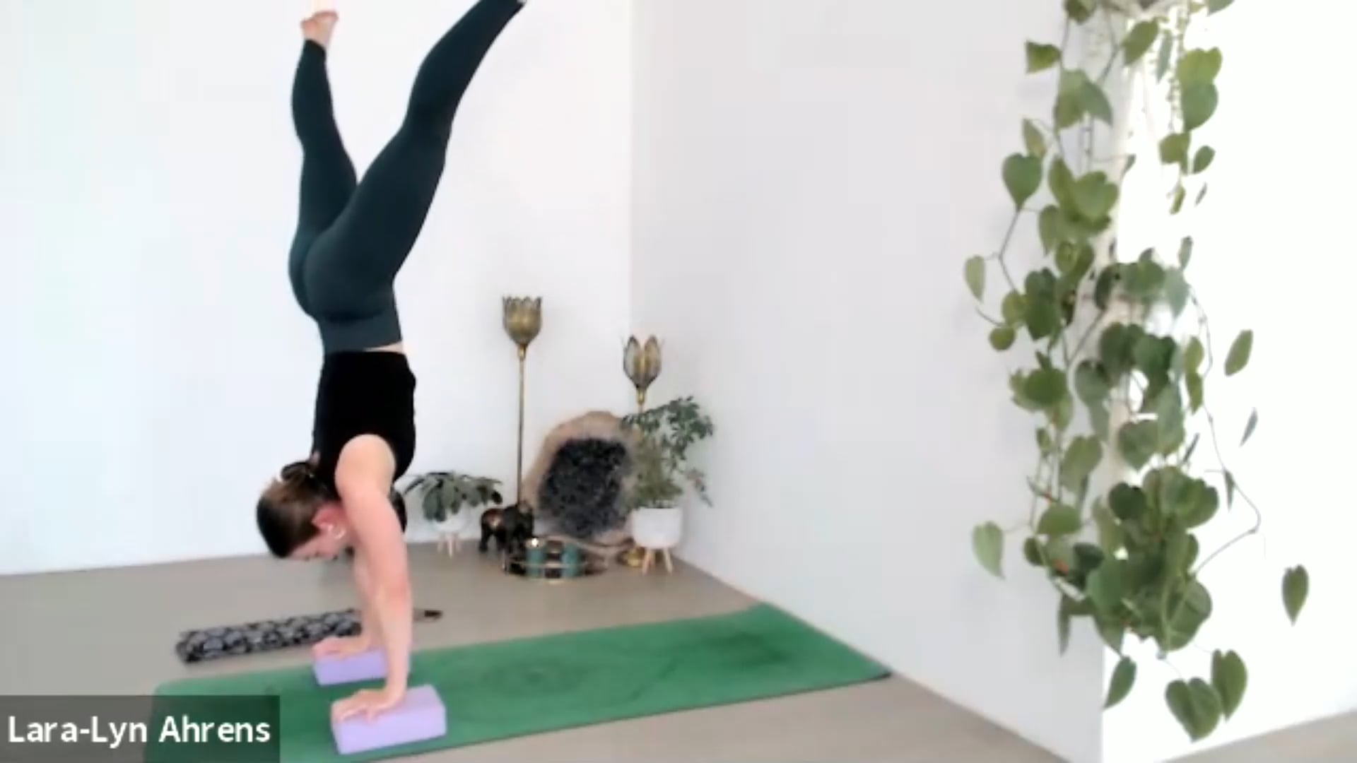 Flow into Handstand and Forearmstand - 20210904